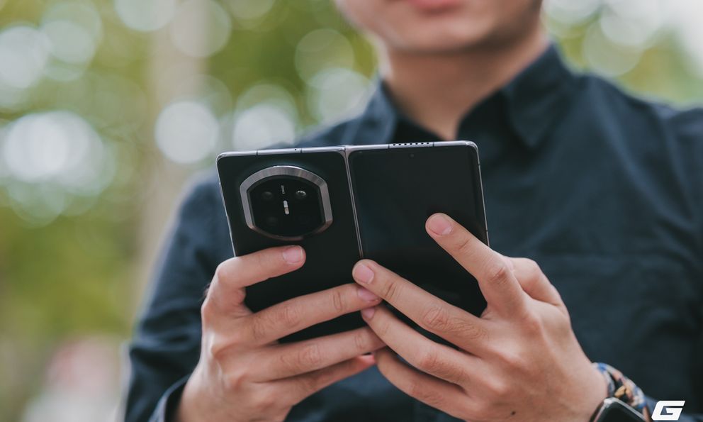 Điện thoại này giá chính hãng hơn 50 triệu đồng nhưng không có 5G