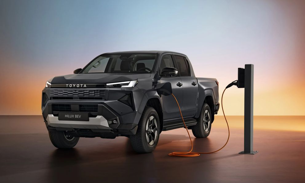 Toyota Hilux thế hệ 9 ra mắt: Huyền thoại 