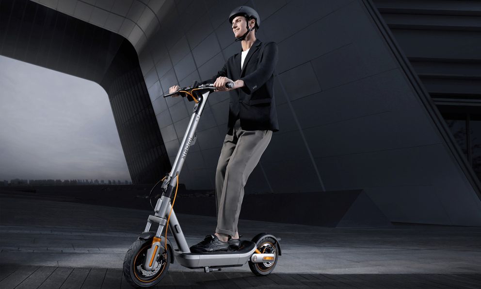 Xiaomi bán xe Scooter chạy 70km/lần sạc, có Apple Find My, giảm xóc xịn, thiết kế gập gọn