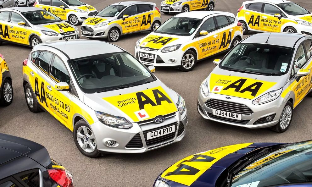 Bài thi sát hạch lái xe tại Vương quốc Anh khắc nghiệt đến mức thí sinh phải thuê 'diễn viên đóng thế'