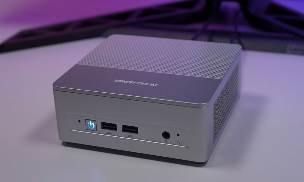 Mini PC nhỏ như Mac mini M4 mới: Chạy Ryzen 65W, iGPU tiệm cận RTX 2050, hỗ trợ gắn eGPU qua OCuLink