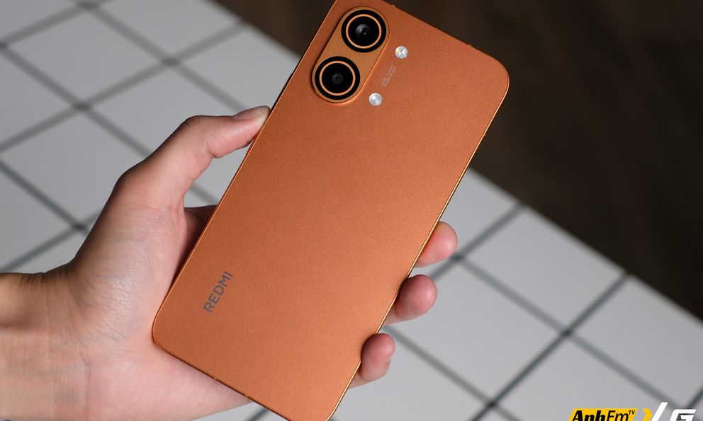 Trên tay smartphone Xiaomi pin 9.000mAh, chip Dimensity 9500s vừa về Việt Nam: Cấu hình mạnh nhưng có nhiều điểm khiến người mua không khỏi 