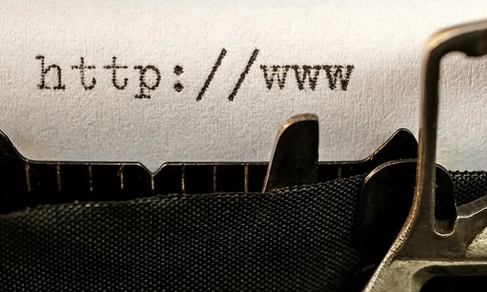 Hỏi AI: Vì sao tiền tố “www