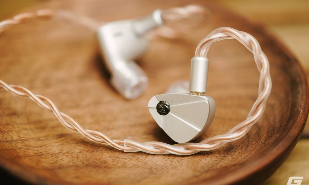 Trải nghiệm tai nghe Twistura Beta: Thiết kế bắt mắt, màng loa bằng kính, thay đổi chất âm linh hoạt