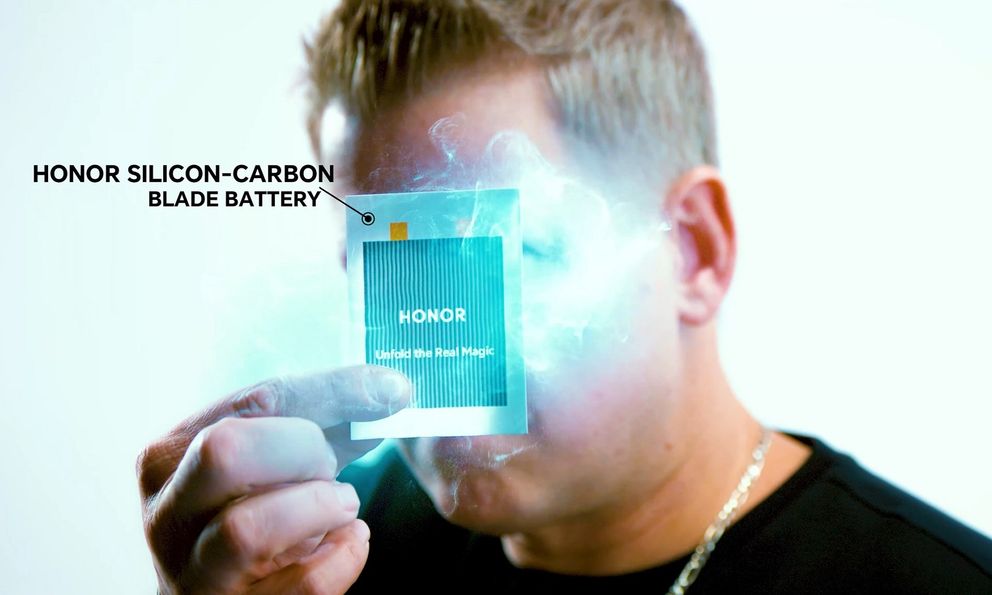 HONOR trình diễn Blade Battery 7.000 mAh - Viên pin 