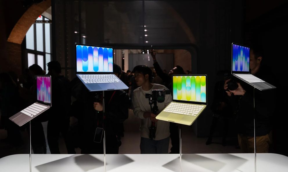 Tôi đã sống tới ngày giá MacBook chỉ từ 14 triệu, còn điện thoại Trung Quốc giờ đắt gấp đôi