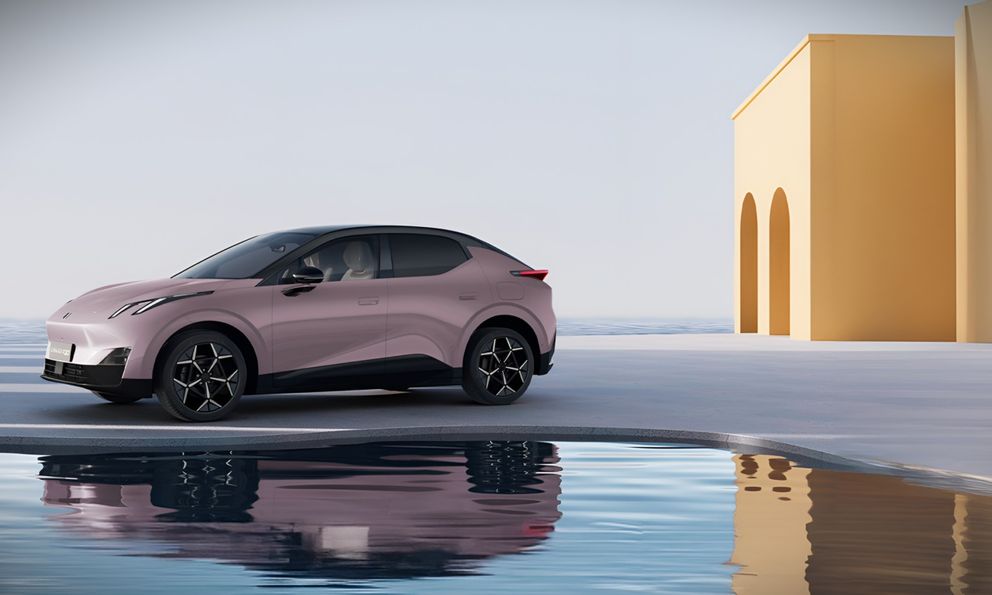 Một chiếc xe điện tại Trung Quốc vừa gặp tai nạn theo cách rất khó tưởng tượng