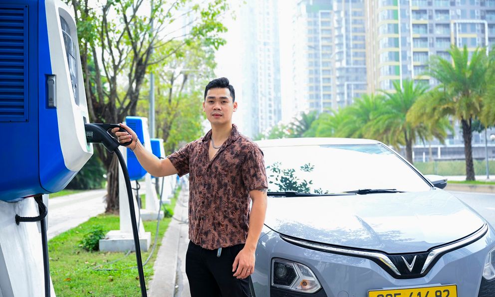 [Infographic] Nhìn vào số dư tài khoản của tài xế công nghệ chạy xe điện, ta thấy ngay tại sao họ lại 