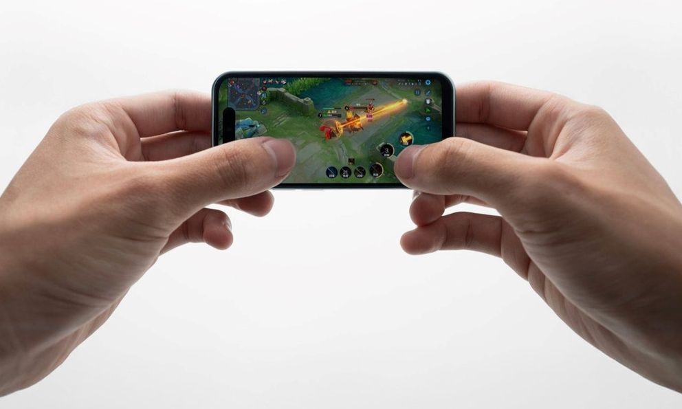 6 điện thoại nhỏ gọn hợp làm máy phụ: Màn hình từ 3 inch, vỏ siêu bền, pin trâu, camera tầm nhiệt đủ cả