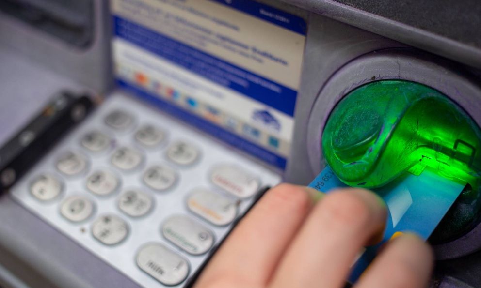 Sự thật bất ngờ phía sau tiếng 'xoành xoạch' của máy ATM khi rút tiền: Không phải đếm tiền như nhiều người nghĩ