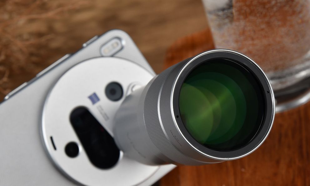 vivo X300 Ultra ra mắt: Camera kép 200 MP, ống Zeiss rời 400mm, giá từ 26,7 triệu đồng