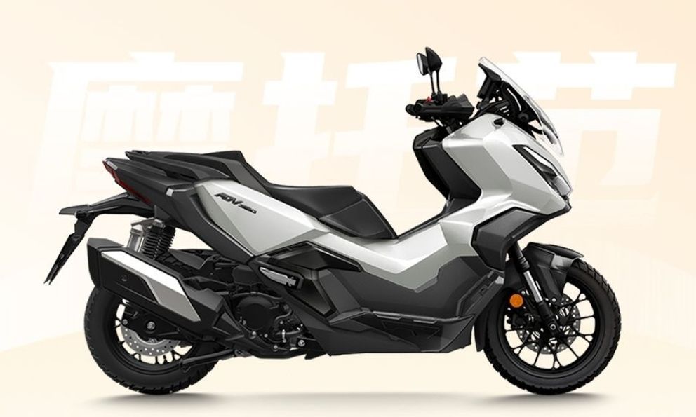 Honda Forza 350 và ADV350 nâng cấp loạt trang bị nhưng giữ nguyên giá bán khiến thị trường xe tay ga tầm trung dậy sóng