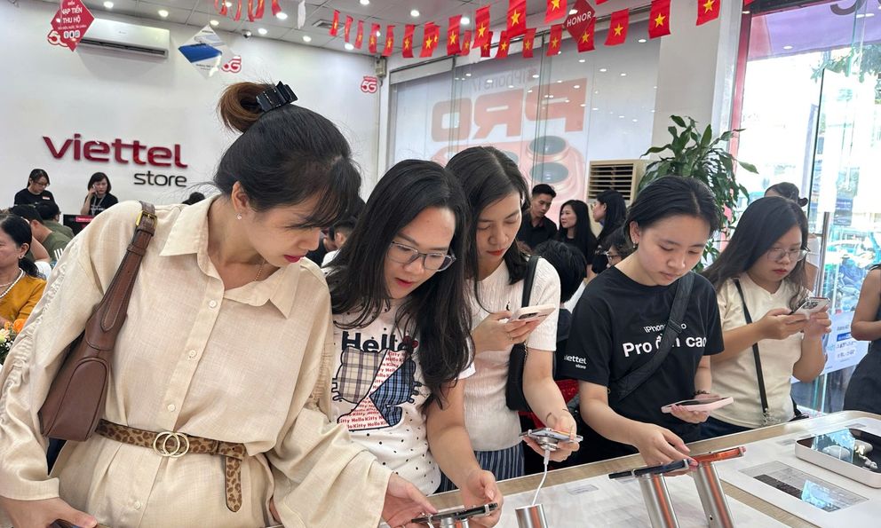 Sinh nhật 20 tuổi, Viettel Store 