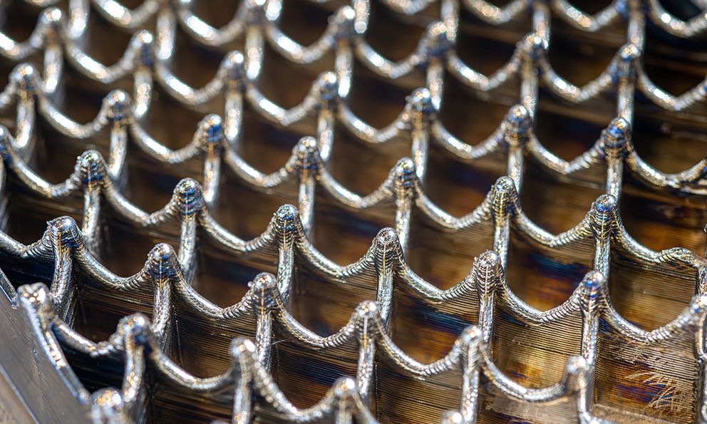 Bền hơn 30%, ăn mòn chỉ 0,105mm mỗi năm: AI vừa tạo ra loại thép không gỉ phá vỡ quy luật thế kỷ