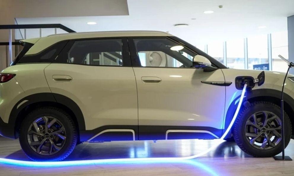 BMW khẳng định dư sức tạo ra công nghệ sạc siêu nhanh như BYD nhưng từ chối vì an toàn