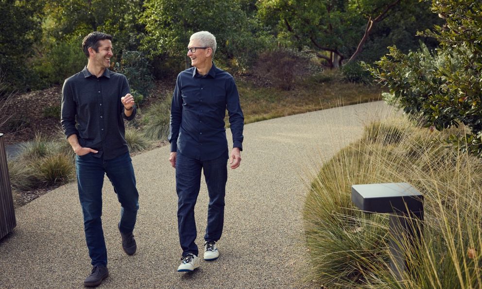 Tim Cook rời ghế CEO Apple sau 15 năm, John Ternus tiếp quản từ 1/9