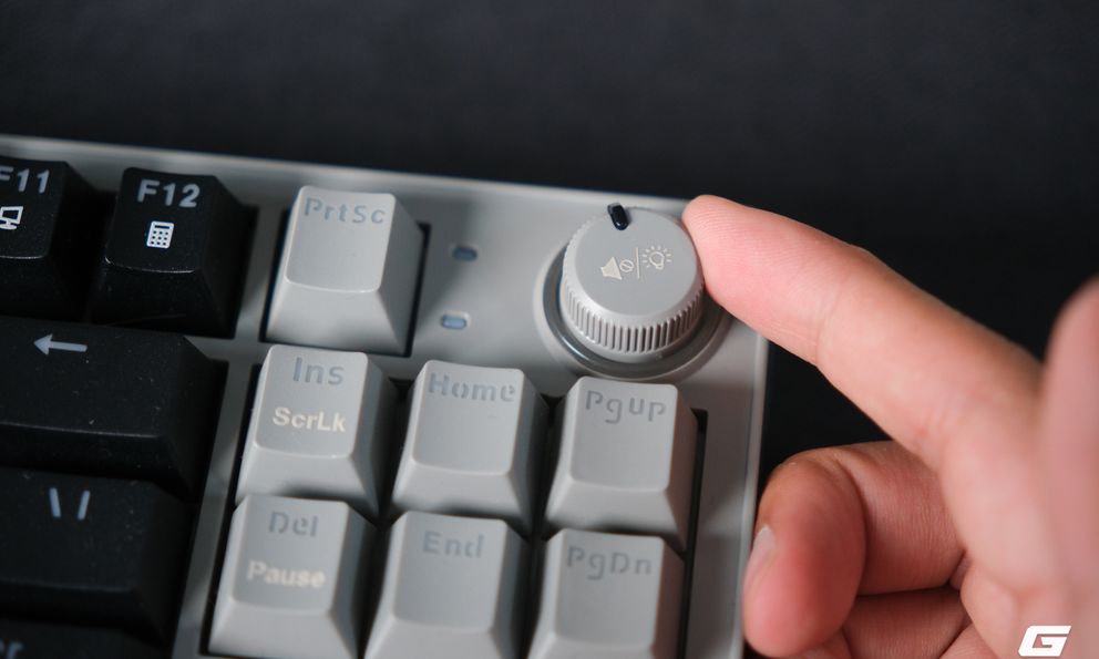 Bàn phím cơ giá chỉ hơn 500.000 đồng có knob xoay và LED RGB