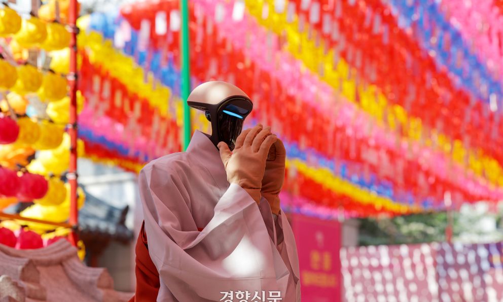 Chùa Hàn Quốc làm lễ quy y cho robot hình người, đặt pháp danh và giới luật riêng cho AI