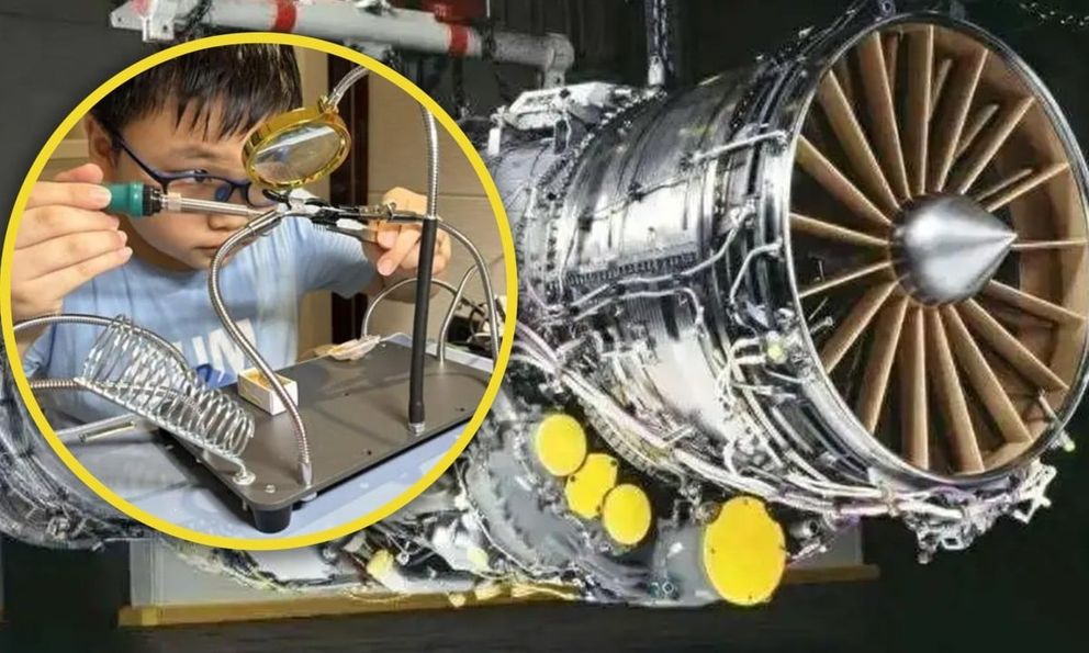 Cậu bé người Trung Quốc gây chú ý dư luận khi 'tự chế tạo' động cơ phản lực turbo ngay trong phòng khách nhà mình
