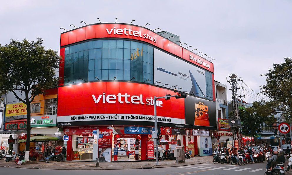 Viettel Store 20 năm: Mua từ 500.000 đồng, quay thưởng nhận iPhone 17 Pro Max