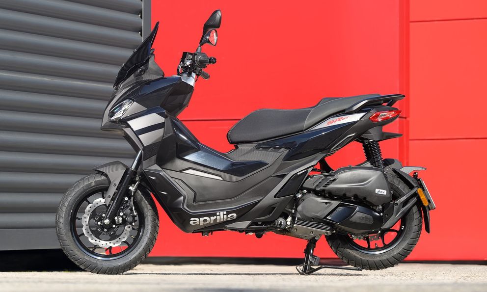 Đối thủ Honda ADV 160 sập giá tại Malaysia, khách Việt ngóng chờ siêu phẩm Aprilia SR GT 200 Sport 2026