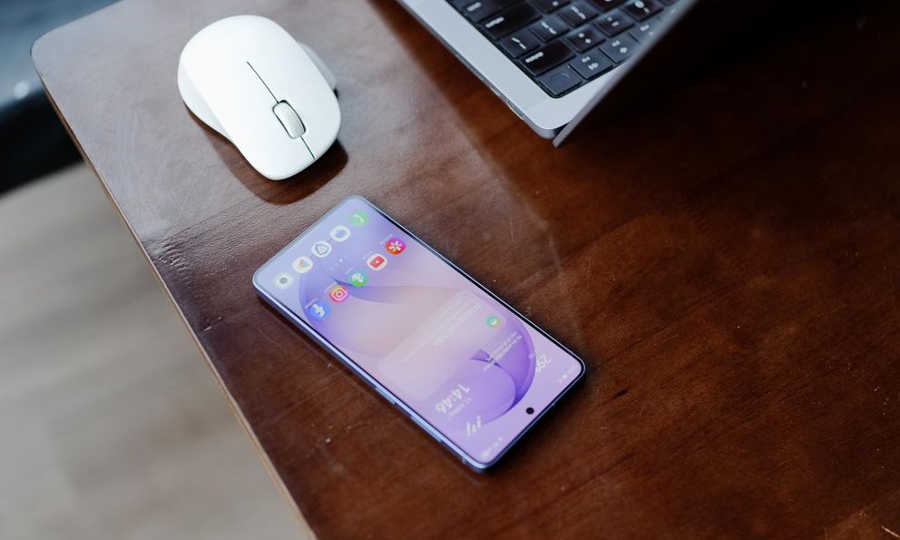 Vài tháng với Galaxy S26+, và cái ngày tôi nhận ra mình đã quên mất mình đang dùng AI