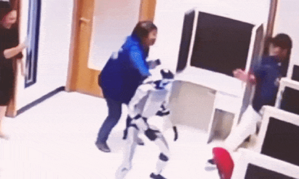 Hàng triệu người hoảng loạn vì robot 