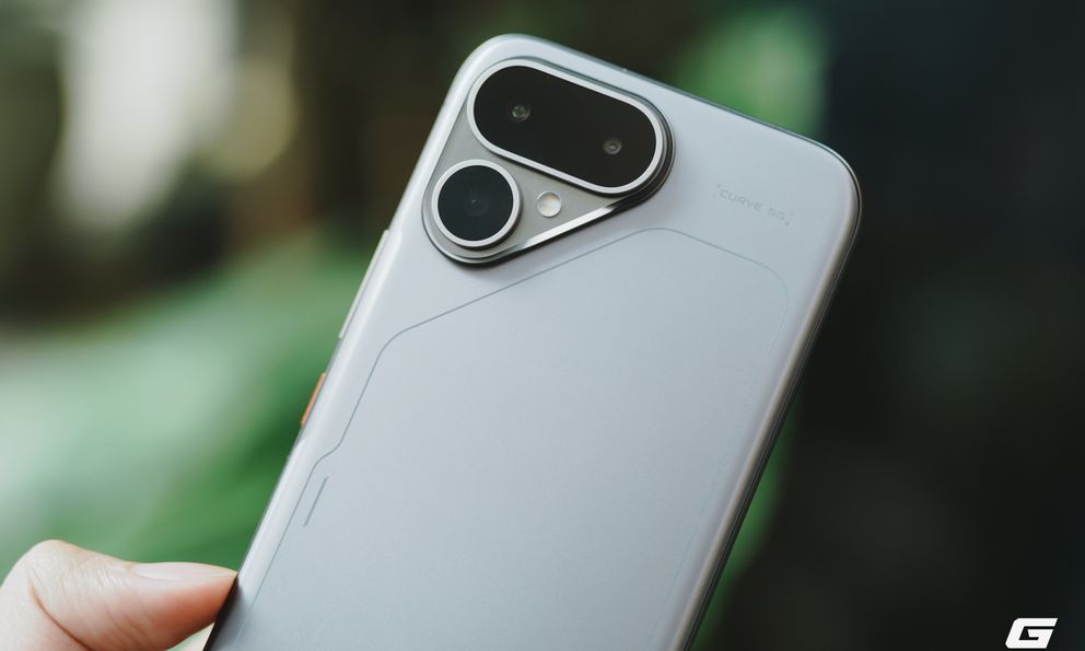 Điện thoại pin 8.000mAh siêu mỏng sắp bán chính hãng