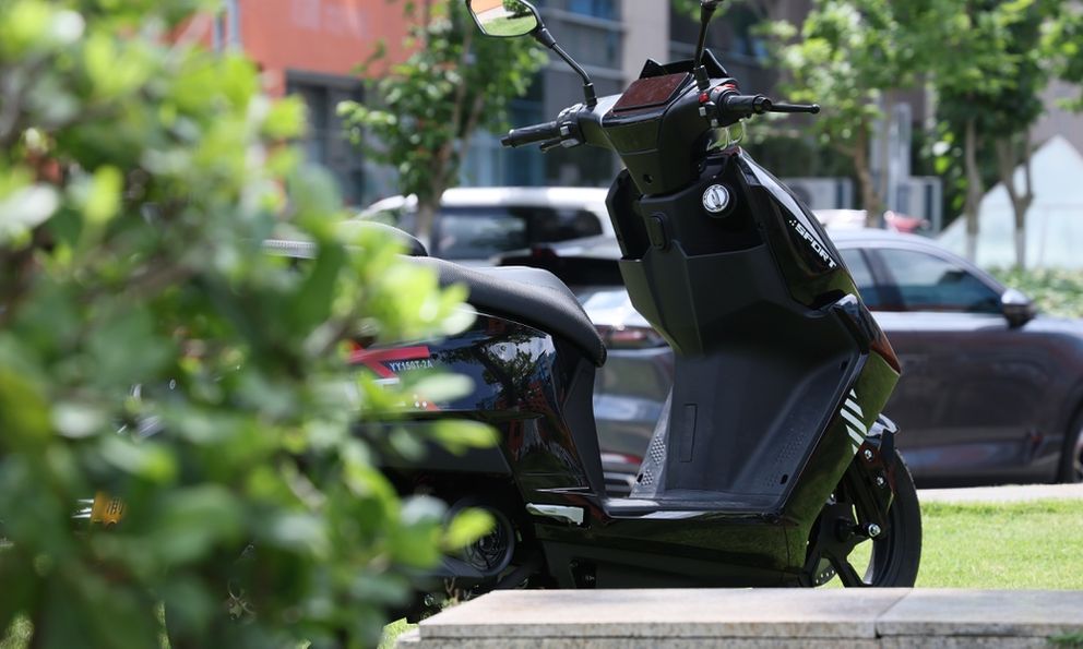 Bỏ xa Honda Vision và Yamaha Janus về công nghệ: Xuất hiện xe tay ga giá 30 triệu được trang bị cả radar cảnh báo điểm mù như ô tô hạng sang