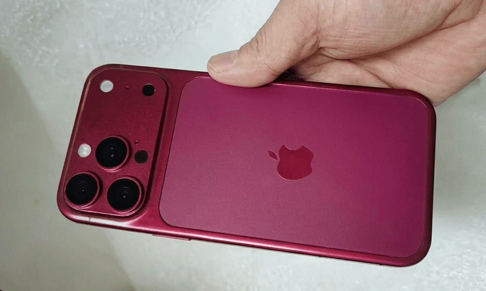 Chỉ vì pin to hơn, iPhone 18 Pro có thể phải dày hơn cả bản Pro Max