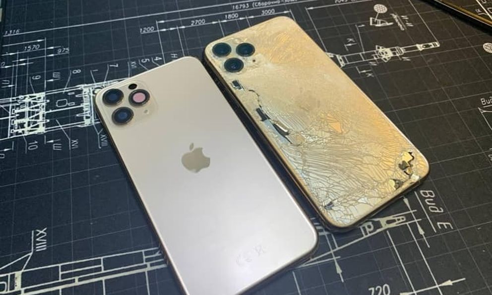 Rộ trào lưu đập nát iPhone đắt tiền để chứng tỏ 