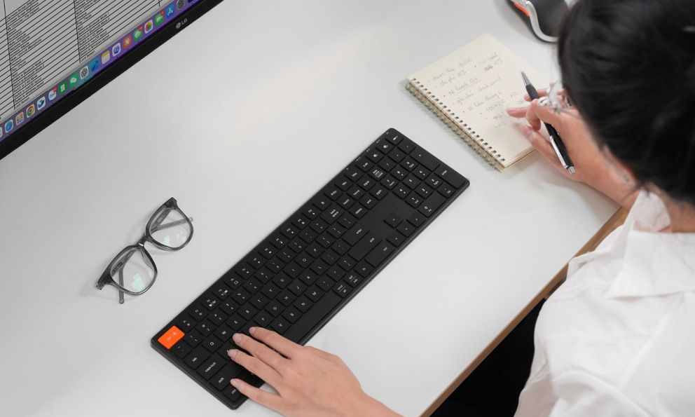 Ra mắt bàn phím fullsize 108 phím thiết kế nhôm cao cấp, kết nối 3 thiết bị, pin 50 ngày