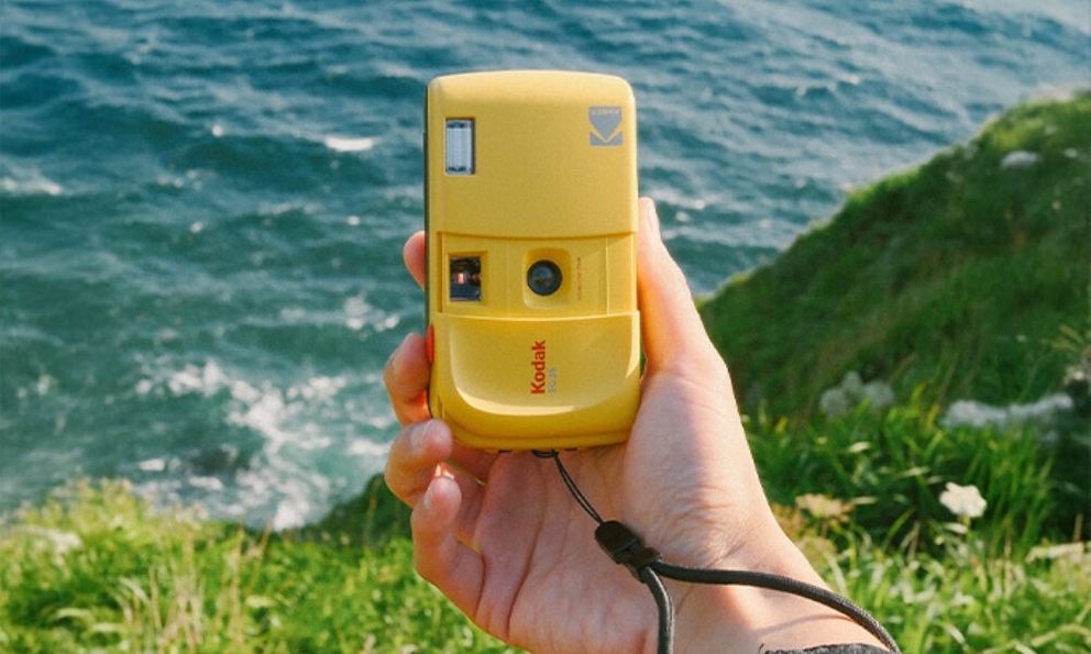 Kodak EC35: Máy ảnh phim nắp trượt hoài cổ giá 1 triệu đồng hồi sinh ký ức thập niên 90