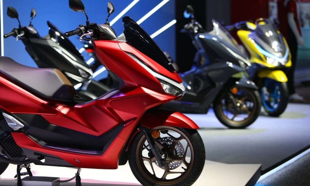 Honda PCX160 2027 trình làng với màn hình TFT và HSTC, đe dọa ngôi vương của Yamaha NVX và Honda SH