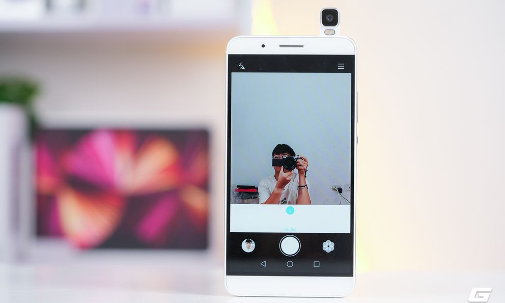 Nhìn lại HONOR 7i: Điện thoại tầm trung năm 2015 với camera lật độc lạ, tiền đề cho Robot Phone vừa ra mắt