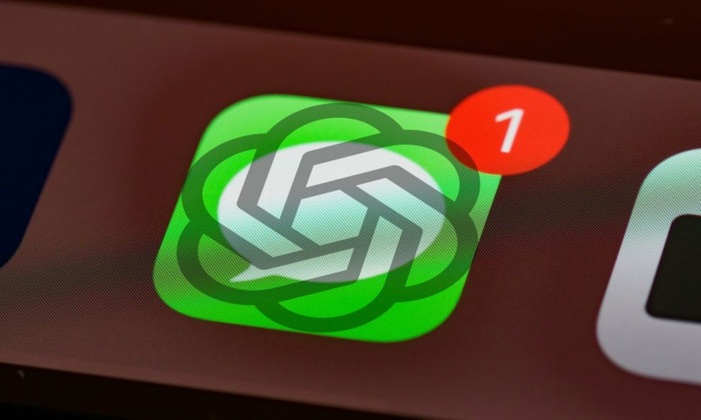 ChatGPT chạm vào thứ Apple bảo vệ nhất