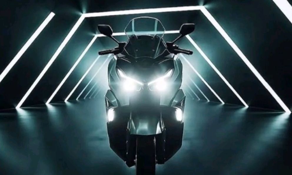 TEYIN tung đòn hạ knock-out Honda SH350i bằng xe tay ga hai xi-lanh giá chỉ hơn 120 triệu đồng