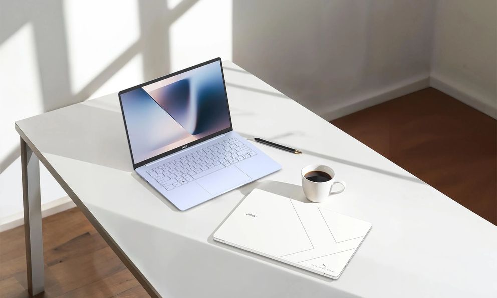 Acer ra mắt laptop nặng chỉ 799 gram
