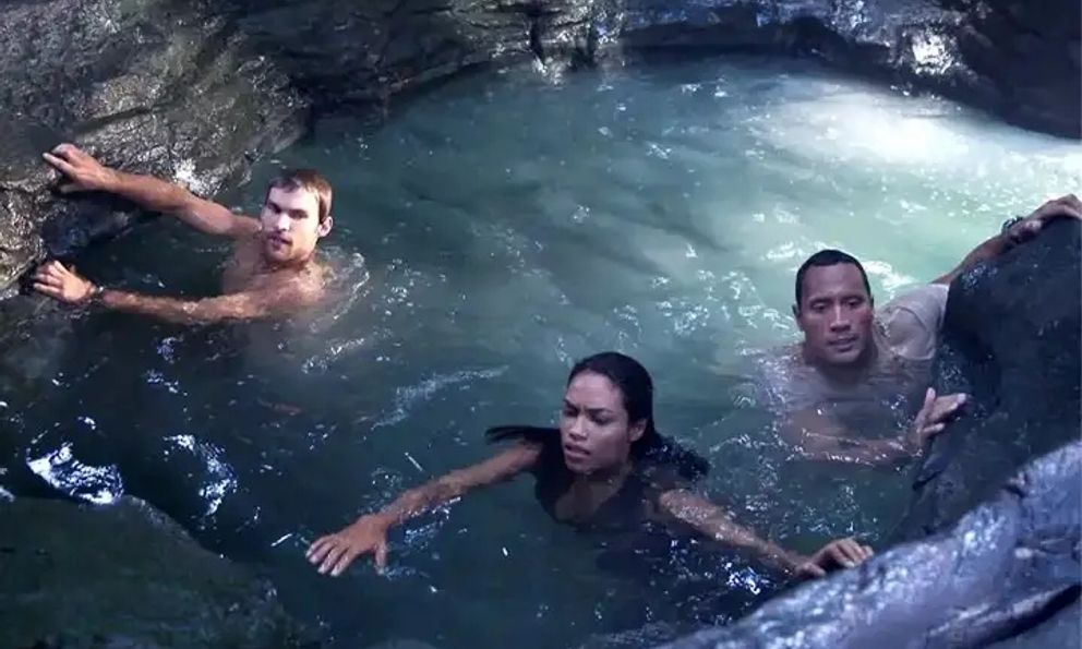 Trong phim ảnh thường thấy cảnh người ta nhảy từ vách đá rất cao xuống biển, vậy ngoài đời thực kết quả sẽ ra sao?