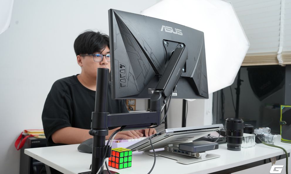 Trải nghiệm arm màn hình giá chỉ 600.000 đồng