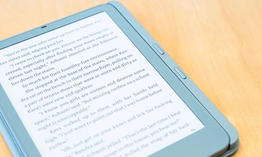 Ốp lưng Kindle mới của Amazon gây sốt cộng đồng nhờ tích hợp nút bấm lật trang vật lý