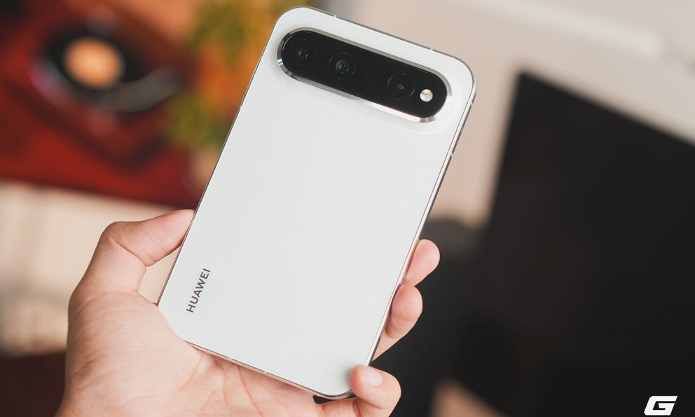 Quá hot: Điện thoại màn hình rộng độc lạ của Huawei bán gần nửa triệu máy sau chưa đầy 1 tháng, khách phải xếp hàng để mua