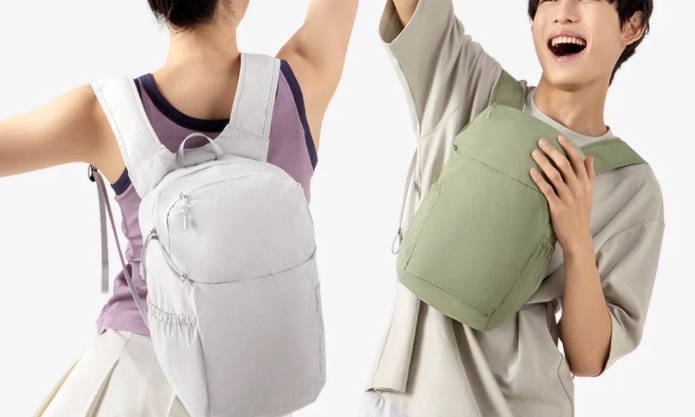 Xiaomi ra mắt balo giá khoảng 261.000đ, nhẹ 140g và gấp gọn vào túi riêng trên thân