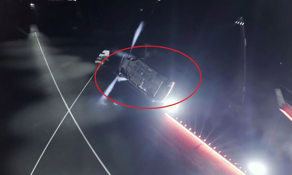 Sự thật trần trụi phía sau màn trình diễn xe bay hào nhoáng của tỷ phú Elon Musk: Chiếc 
