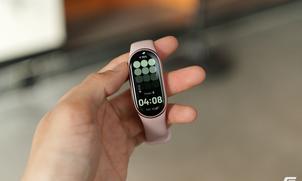 Trên tay Xiaomi Smart Band 11: Màn hình sáng hơn, thân gọn hơn, pin đến 21 ngày, giá sale còn 1.2 triệu