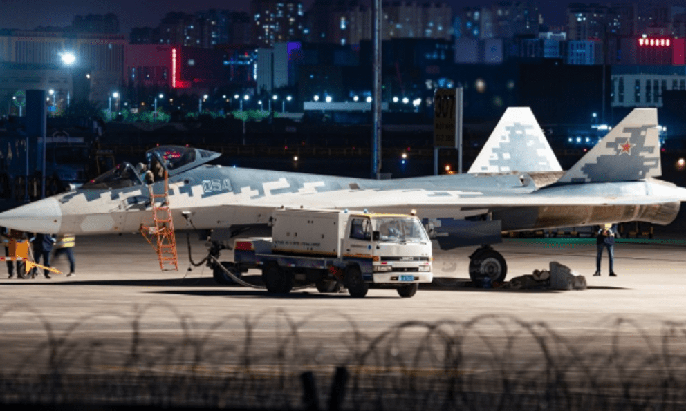 Su-57 vừa xuất hiện lần đầu đã 