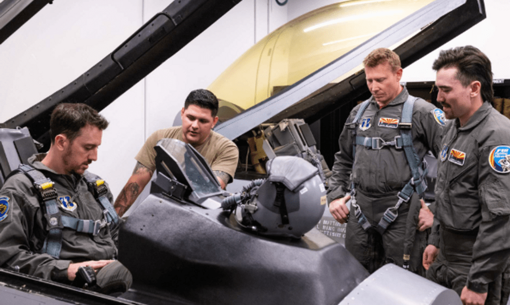 Giảm thời gian đào tạo, phi công F-16 Ukraine có bay nổi không?