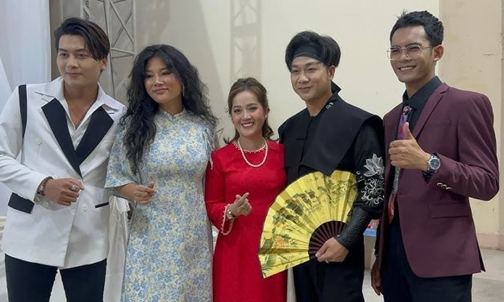 Nam ca sĩ nhặt được nhẫn vàng rồi lấy luôn: 