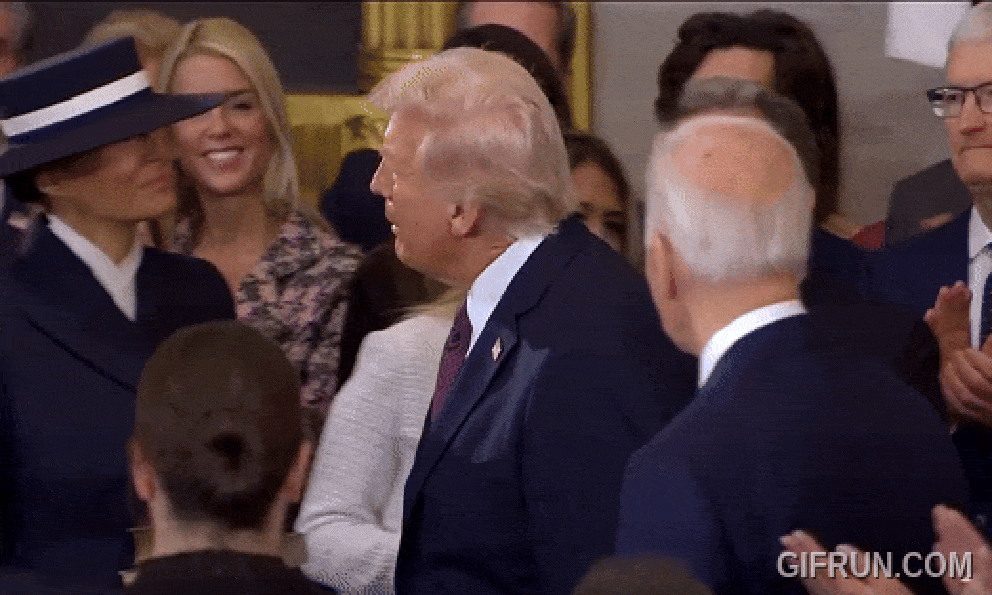 Bà Melania đội chiếc mũ kỳ lạ trong suốt lễ nhậm chức của Tổng thống Donald Trump: Chuyện gì xảy ra?