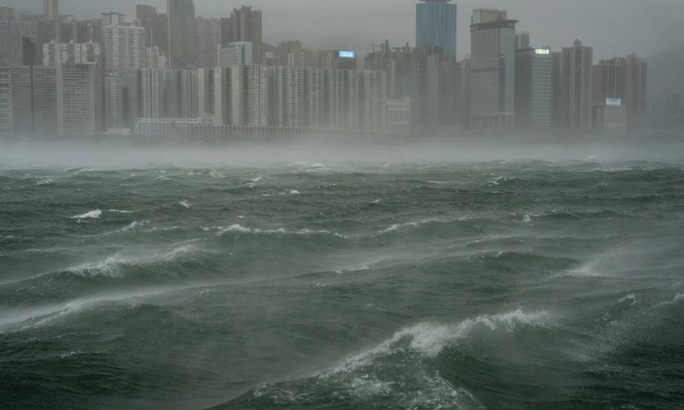 Vì sao bão số 3 liên tục thay đổi cấp độ? Tỉnh nào sẽ chịu ảnh hưởng nặng nhất?